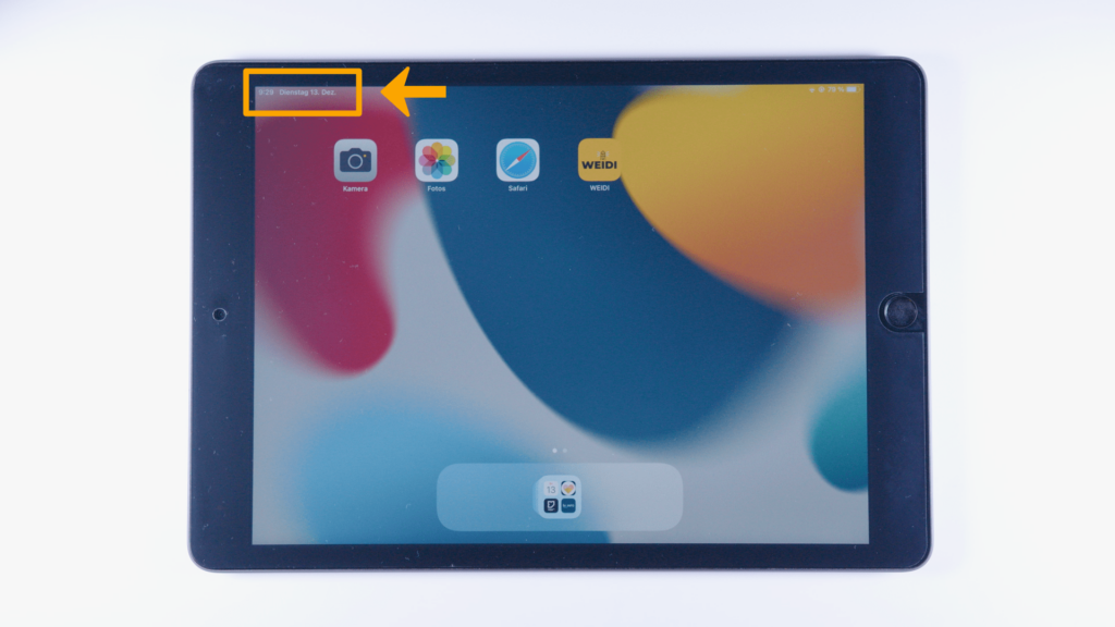 iPad: Startbildschirm. Links ist die Datumanzeigen eingerahmt. 
