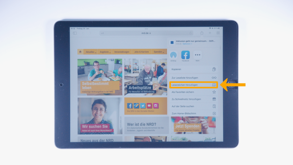 Ein iPad: Teilen-Menü: Farbliche Markierung der Taste Lesezeichen Hinzufügen, rechte Mitte des Bildschirms.