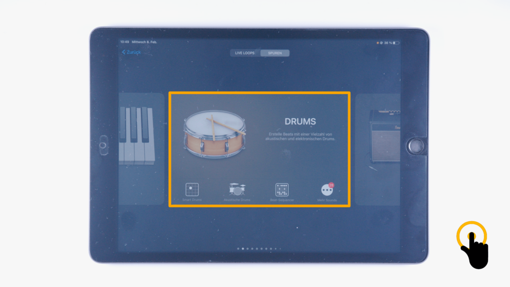 Ein iPad: GarageBand geöffnet: Sound-Übersicht zeigt Drums/Schlagzeug. 
