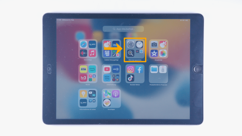 Ein iPad: App-Mediathek geöffnet: Markierung der Kategorie Dienstprogramme, obere Bildschirmmitte.