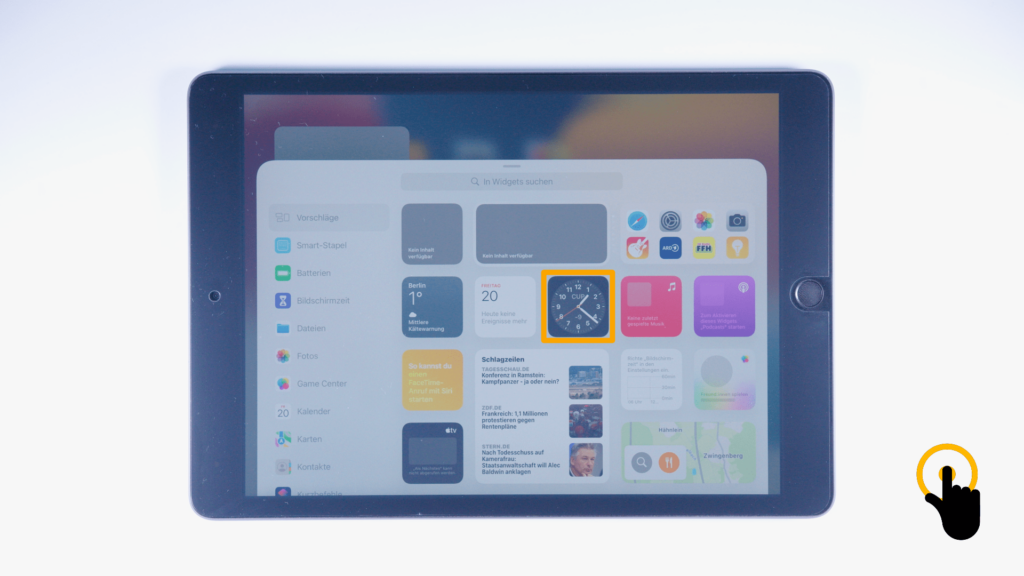 (iPad:) Widget-Auswahlmenü geöffnet: Farbliche Markierung des Uhr-Widgets, Bildschirmitte. 