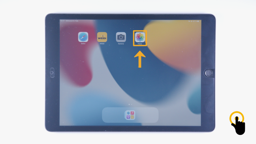 (iPad:) Startbildschirm: Farbliche Markierung der Fotos-App, obere Bildschirmmitte. 