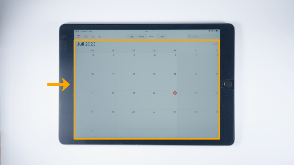 (iPad:) Kalender-App geöffnet: Farbliche Markierung des Monats Juli 2023; jeder Tag ein Kästchen aktueller Tag rot markiert: 21. Juli 2023