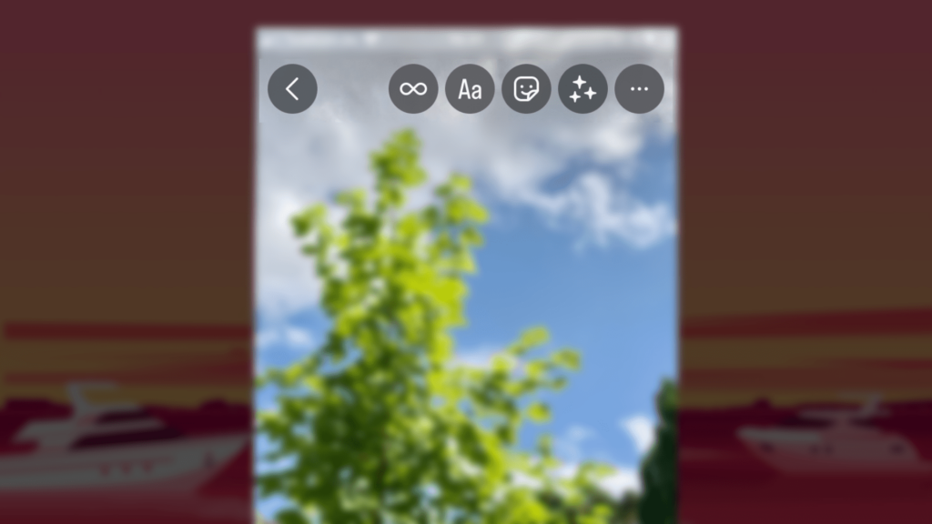 Screenshot iPhone, „In Story posten“ Instagram: Ausgewähltes Foto/ Video, Screenshot-füllend Unscharfer Hintergrund: Hervorheben der Auswahl-Leiste