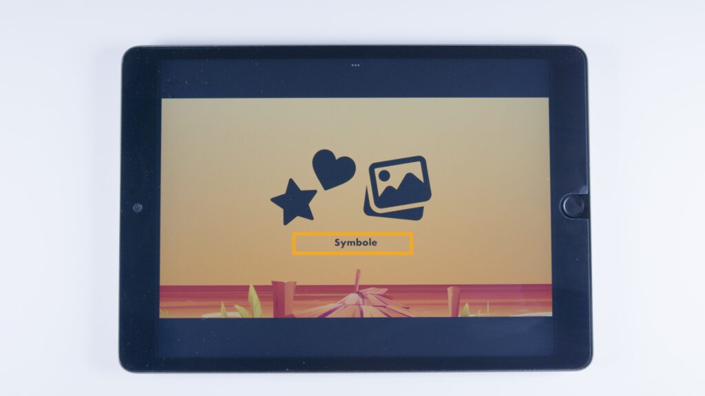 Tablet mit orangem Hintergrund. Drei Symbole (Stern, Herz und Bildsymbol) sind nebeneinander. Darunter steht „Symbole“.